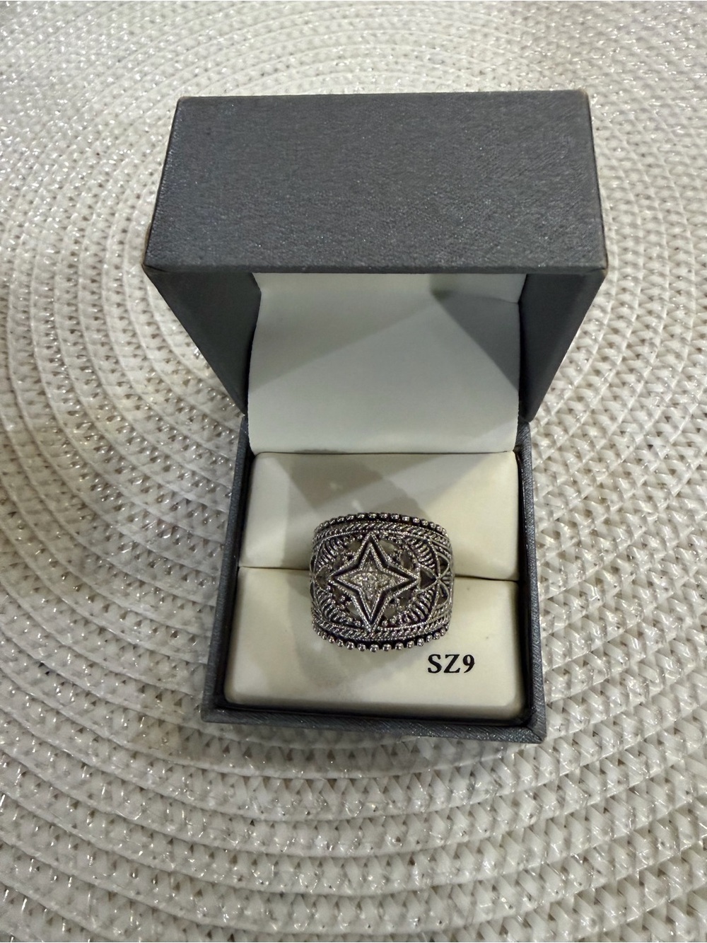 Sterling Silver Star Pattern Wide Band Ring - Size 9